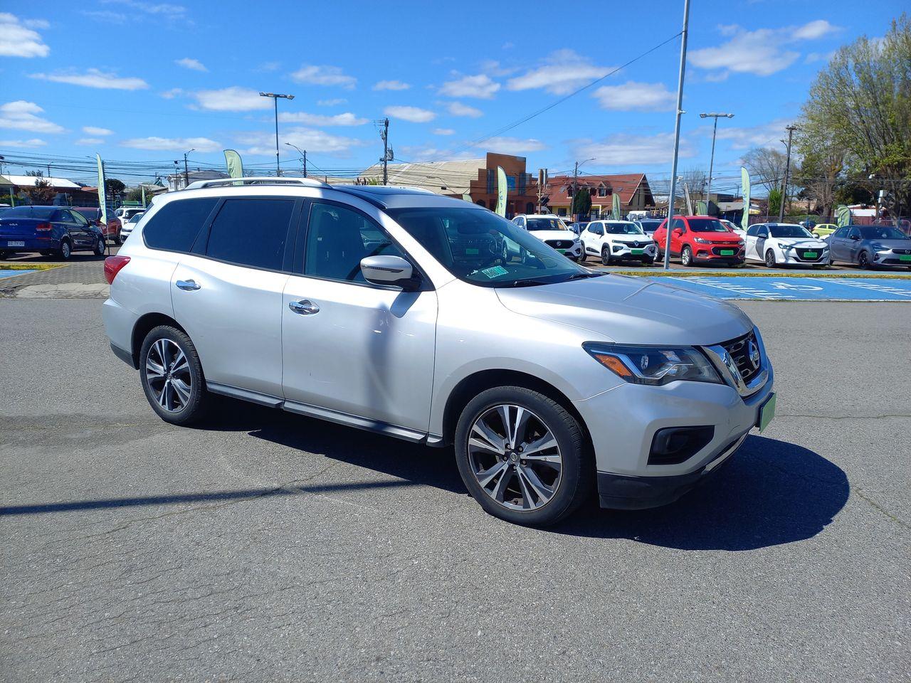 Station Wagon Nissan Pathfinder