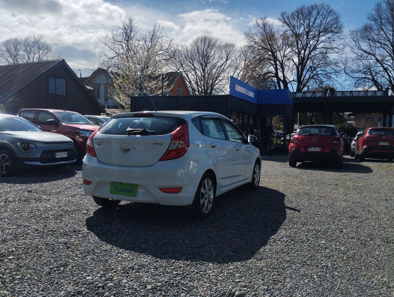 Automovil Hyundai Accent Hb