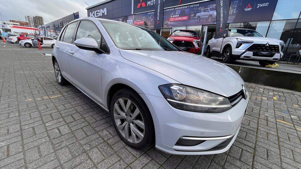 Automovil Volkswagen Golf