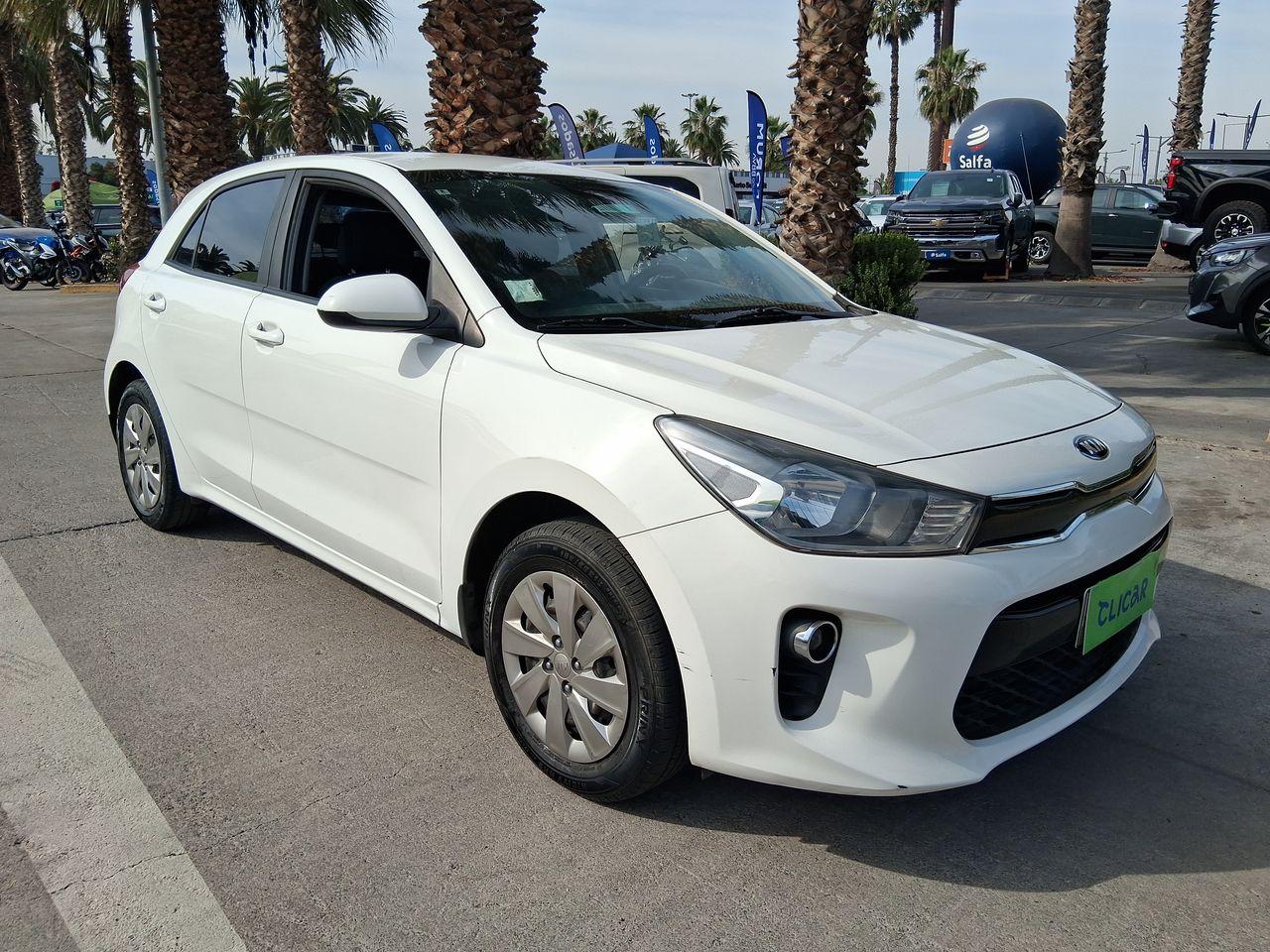 Automovil Kia Rio 5