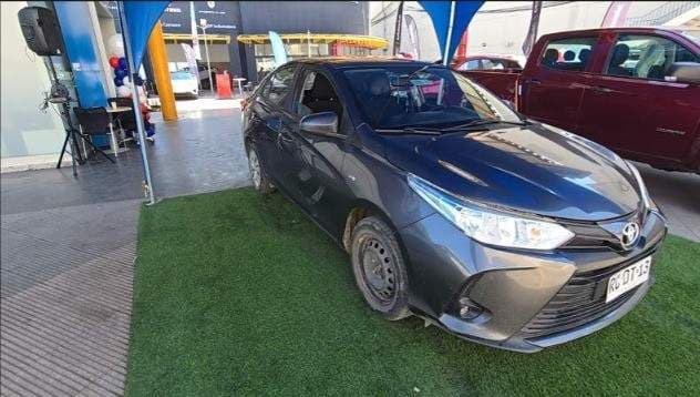 Automovil Toyota Yaris