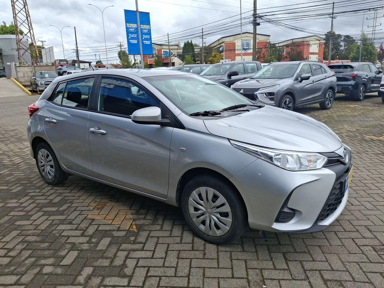 Hatchback Toyota Yaris