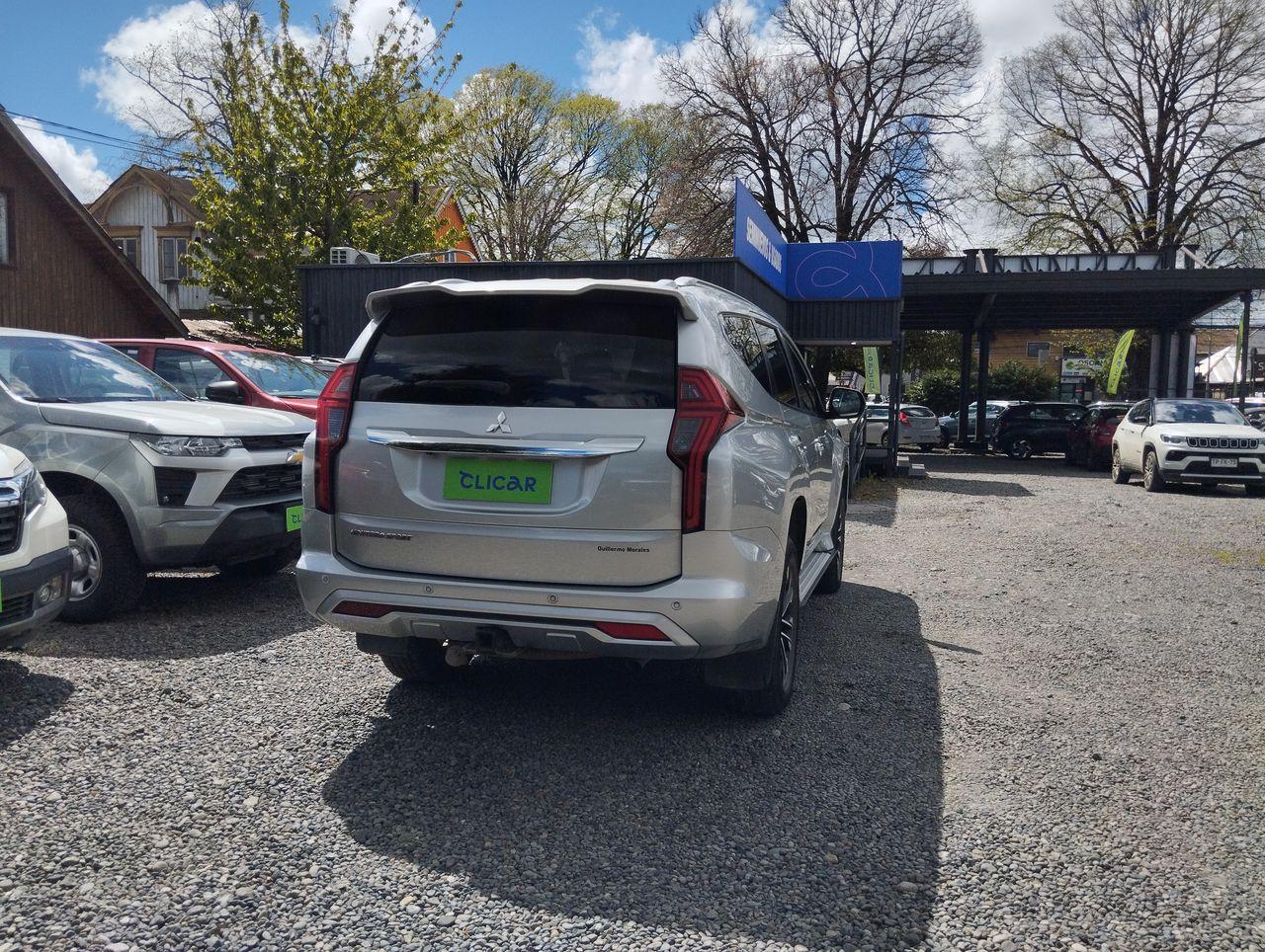 Station Wagon Mitsubishi Montero Sport