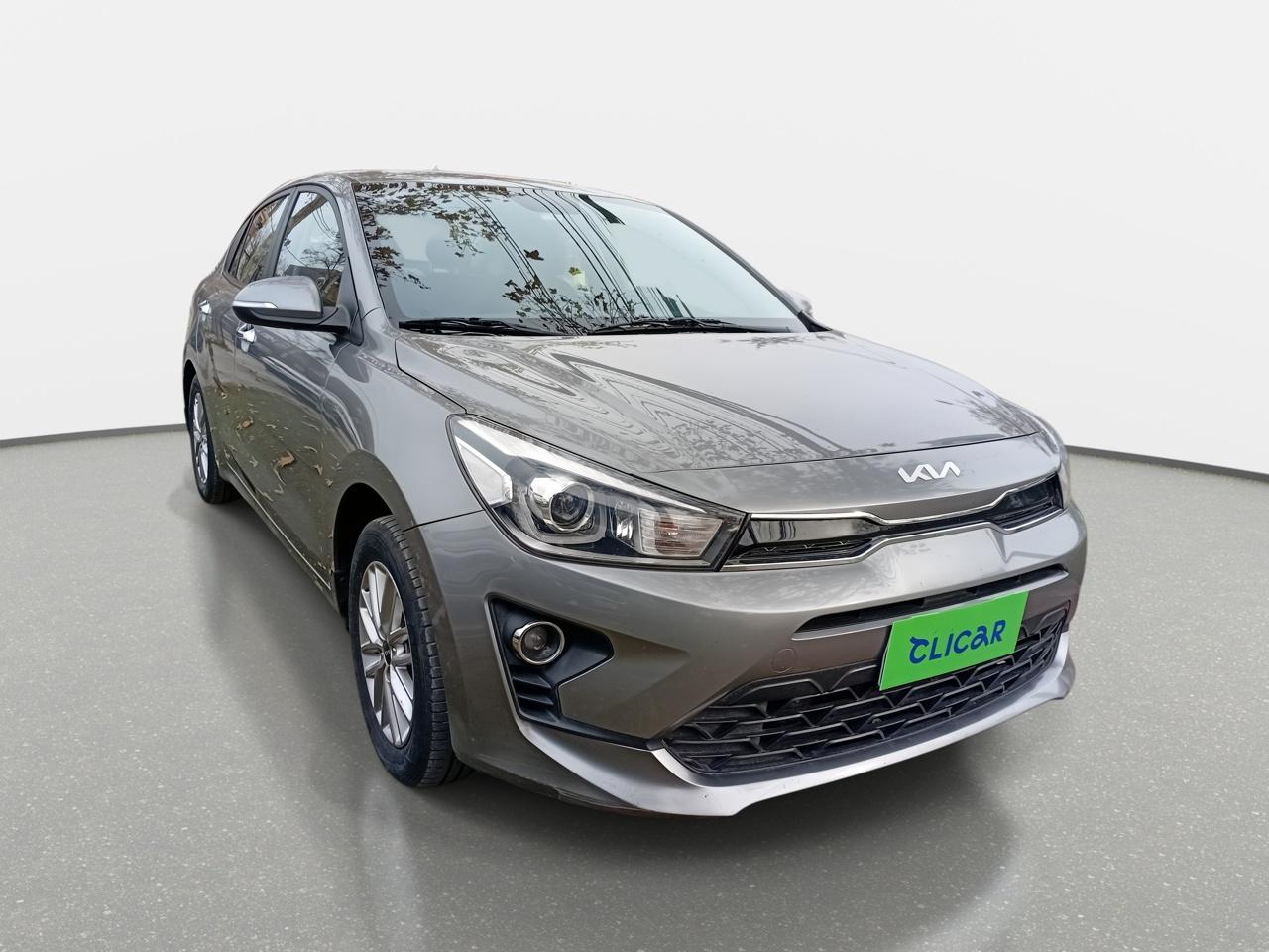 Automovil Kia Rio4
