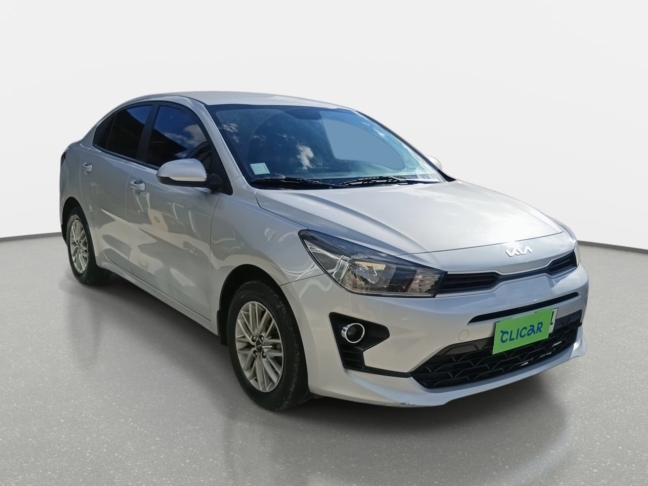 Automovil Kia Rio4